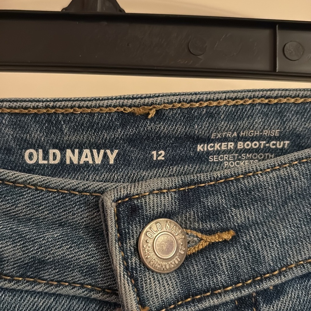 Old Navy Extra High Rise Boot Cut Jeans - Picture 3 of 9